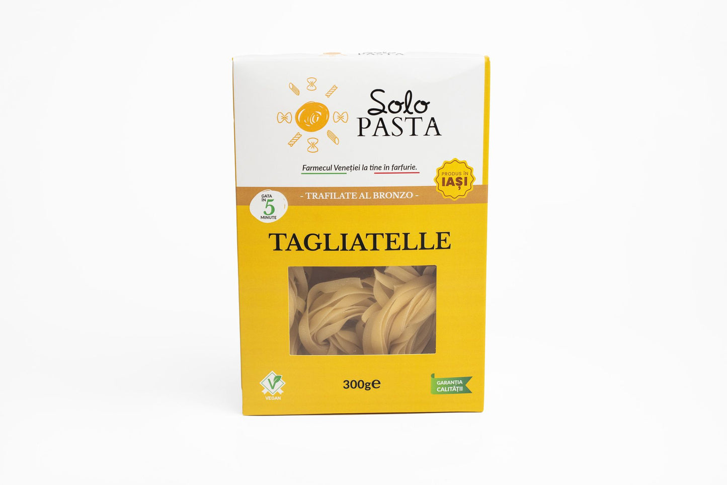 Pachet Tagliatelle uscate, sos paste roșii și busuioc, vin alb sec Domeniile Averești